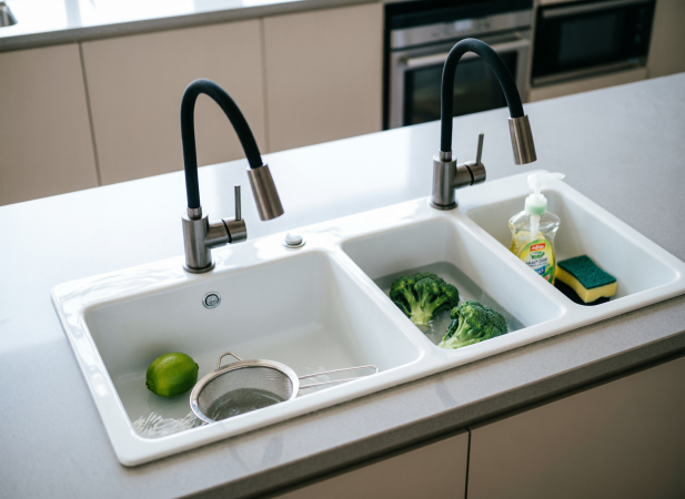 厨房装单水槽好还是双水槽好？对比分析一目了然